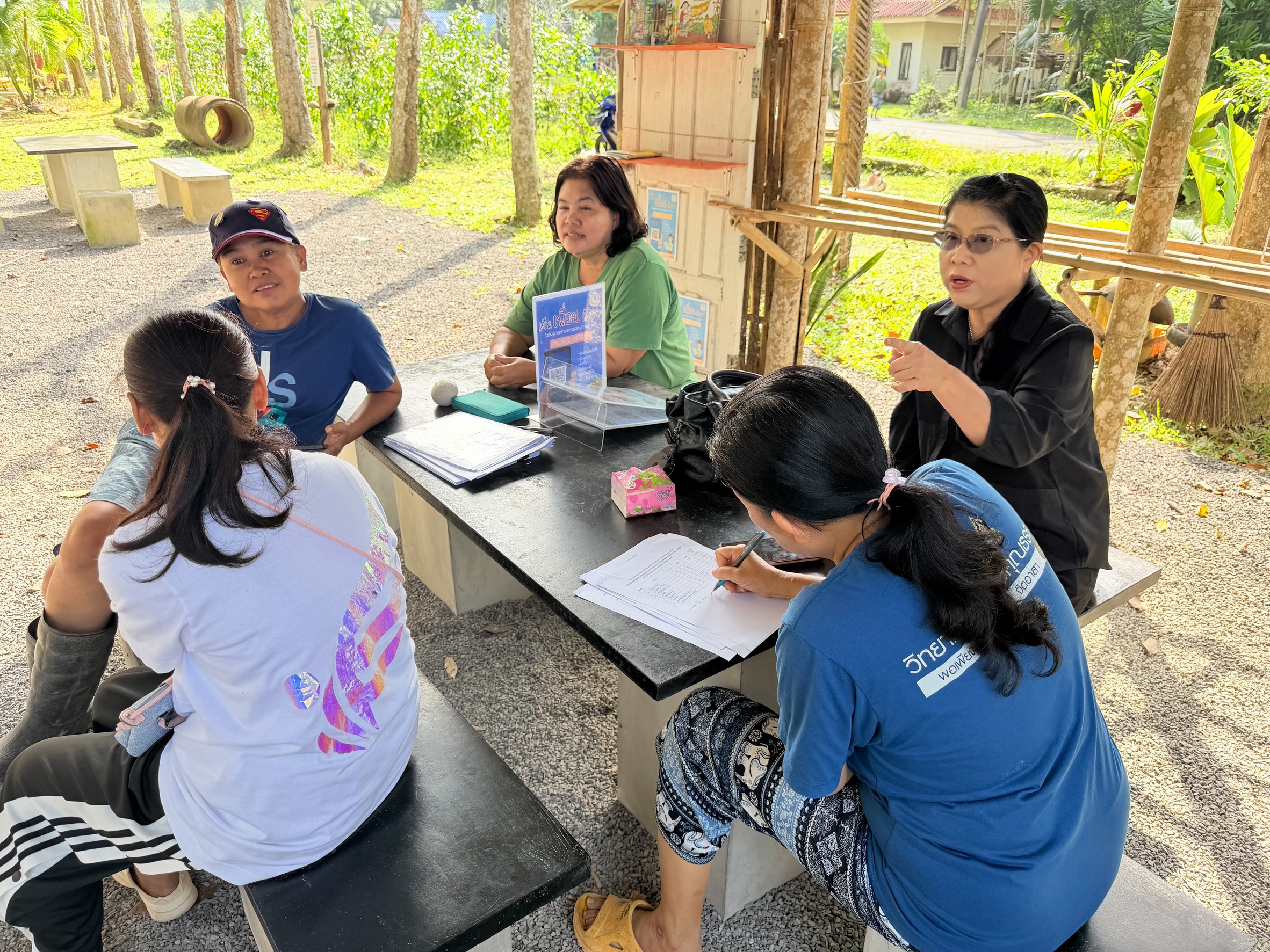 title - ส.ป.ก.สุราษฎร์ธานี โดยกลุ่มยุทธศาสตร์ฯ ส่งมอบวัสดุการเกษตรและกล้าพันธุ์สมุนไพร ให้กับสมาชิกกลุ่มวิสาหกิจชุมชนบ้านไร่ ชายน้ำฟาร์มนก 